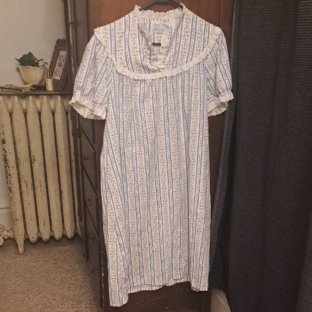 Lanz Of Salzburg Size Med Vintage Blue And Pink Heart Eyelet Nightgown